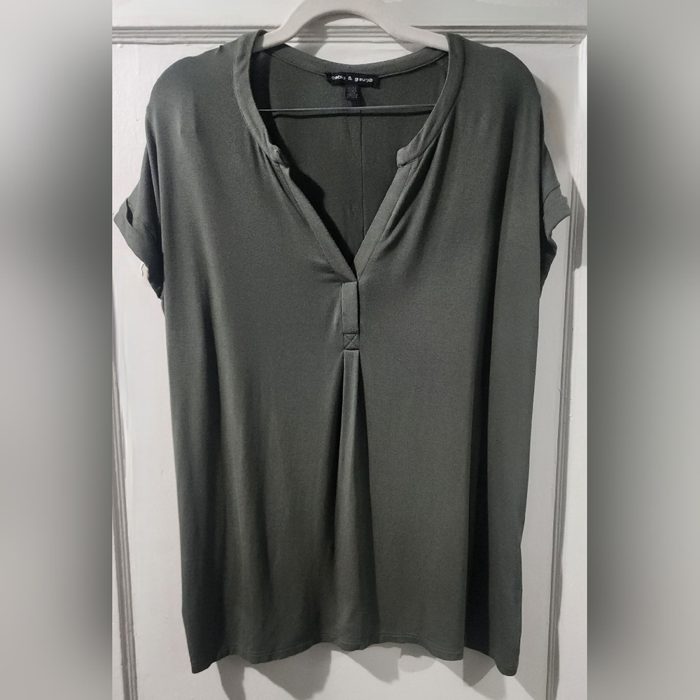 🌷Cable & Gauge Olive Green V-Neck Tunic🌷size:XL